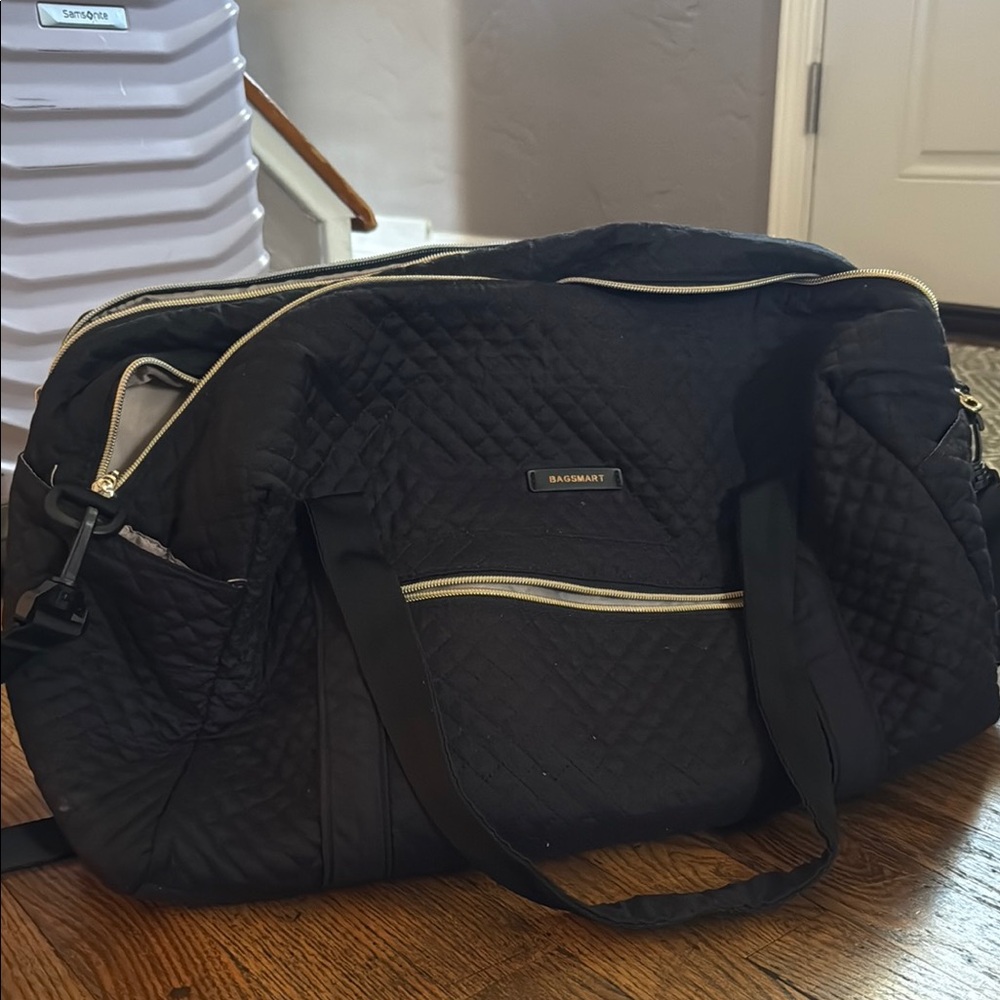 Baggallini Black Quilted Men's Bag